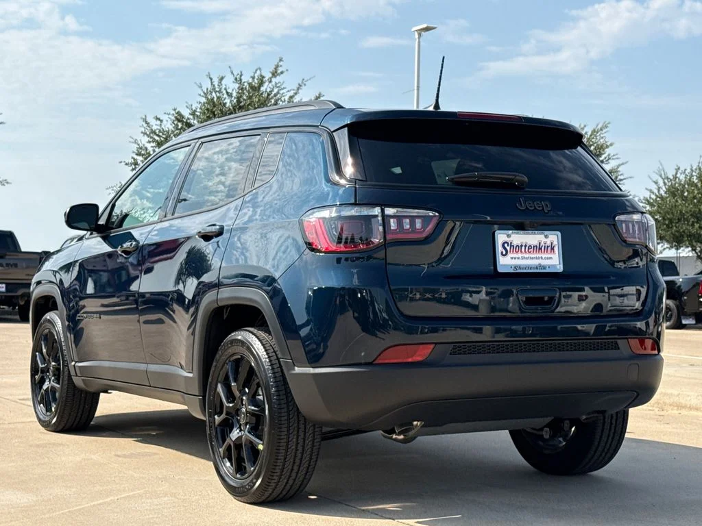 New 2026 Fathom Blue Pearl-Coat Exterior Paint Jeep Latitude image 6