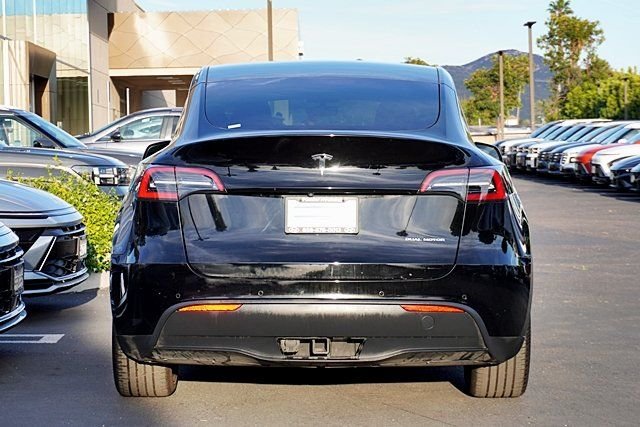 Used 2020  Tesla Long Range image 9