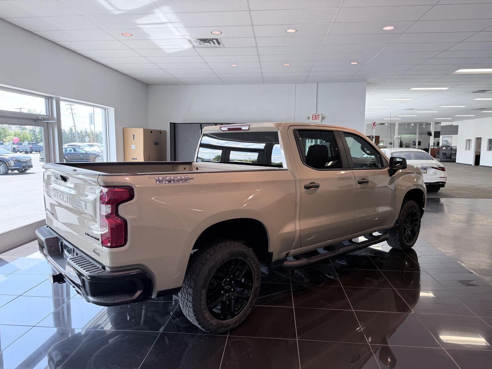 Used 2023 SAND DUNE METALLIC Chevrolet Custom Trail Boss image 10
