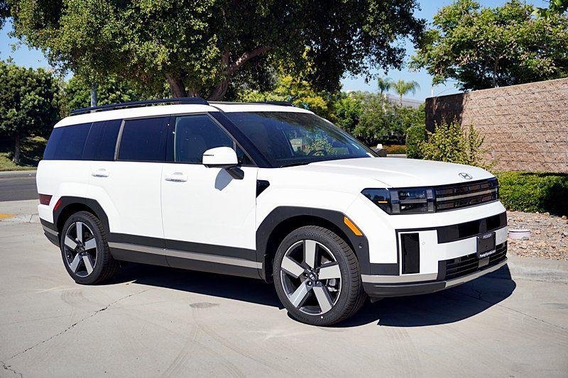 2025 Hyundai Santa Fe Limited - Photo 6