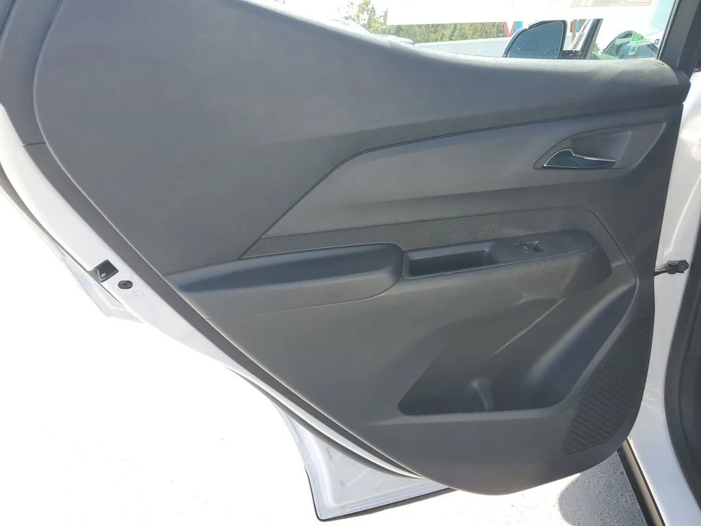 New 2027 Summit White Chevrolet LT image 15