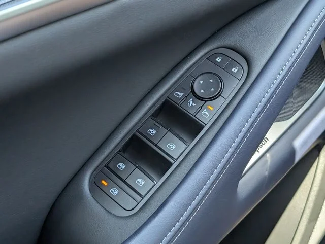 New 2027 2T RAD WHT INFINITI SPORT image 30