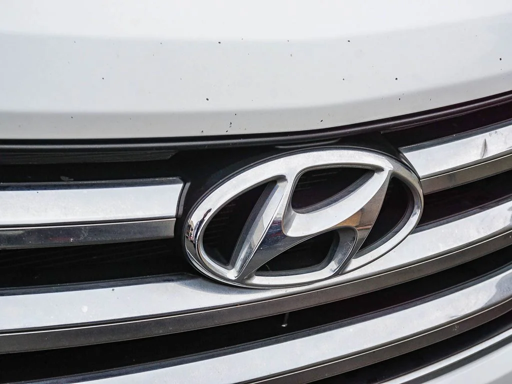 Used 2014 White Hyundai Base image 11