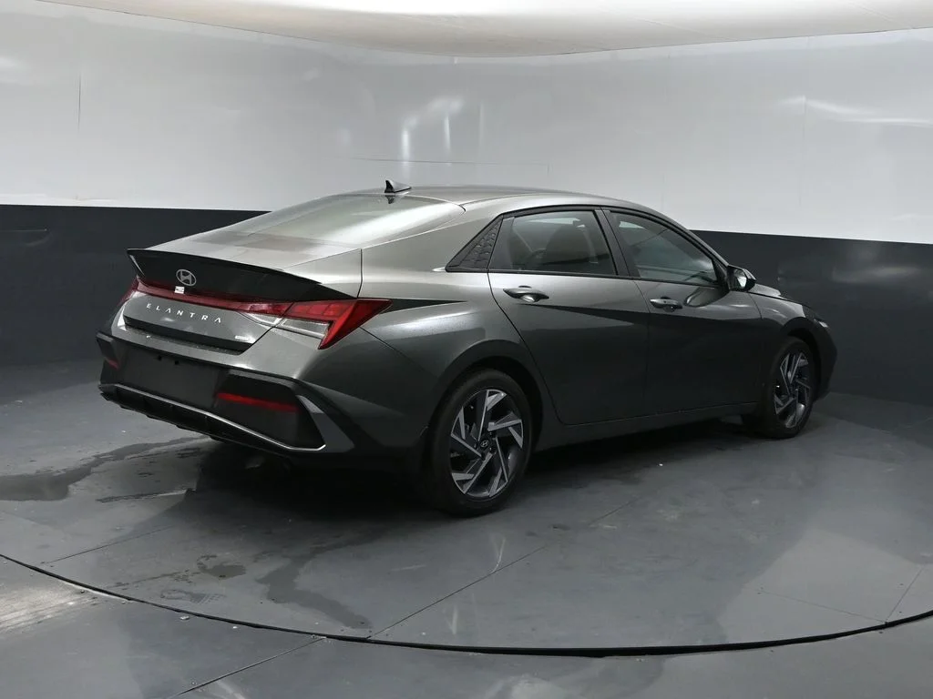 Certified Used 2025 Gray Hyundai SEL Sport image 3