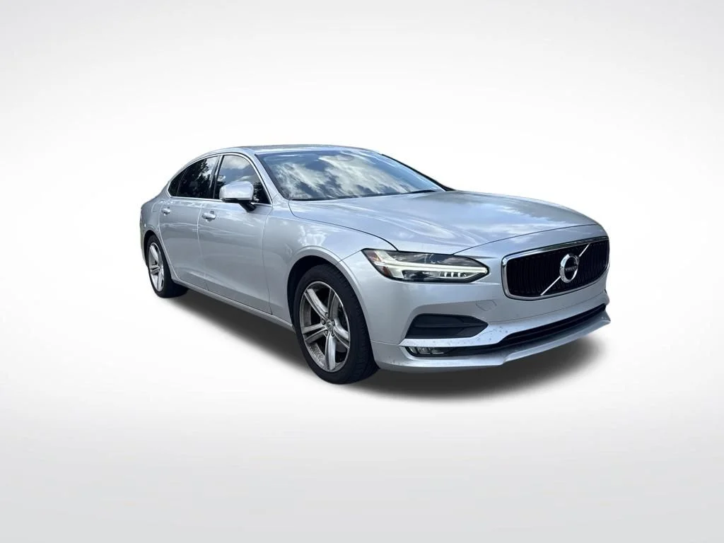 Used 2018 Silver Volvo T5 Momentum image 2