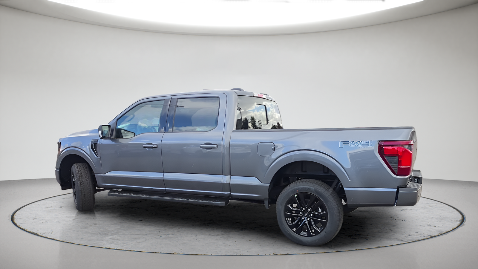 New 2026 Carbonized Gray Metallic Ford XLT image 10