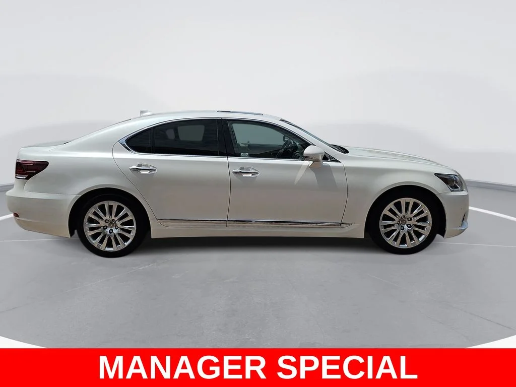 Used 2016 White Lexus 460 image 2
