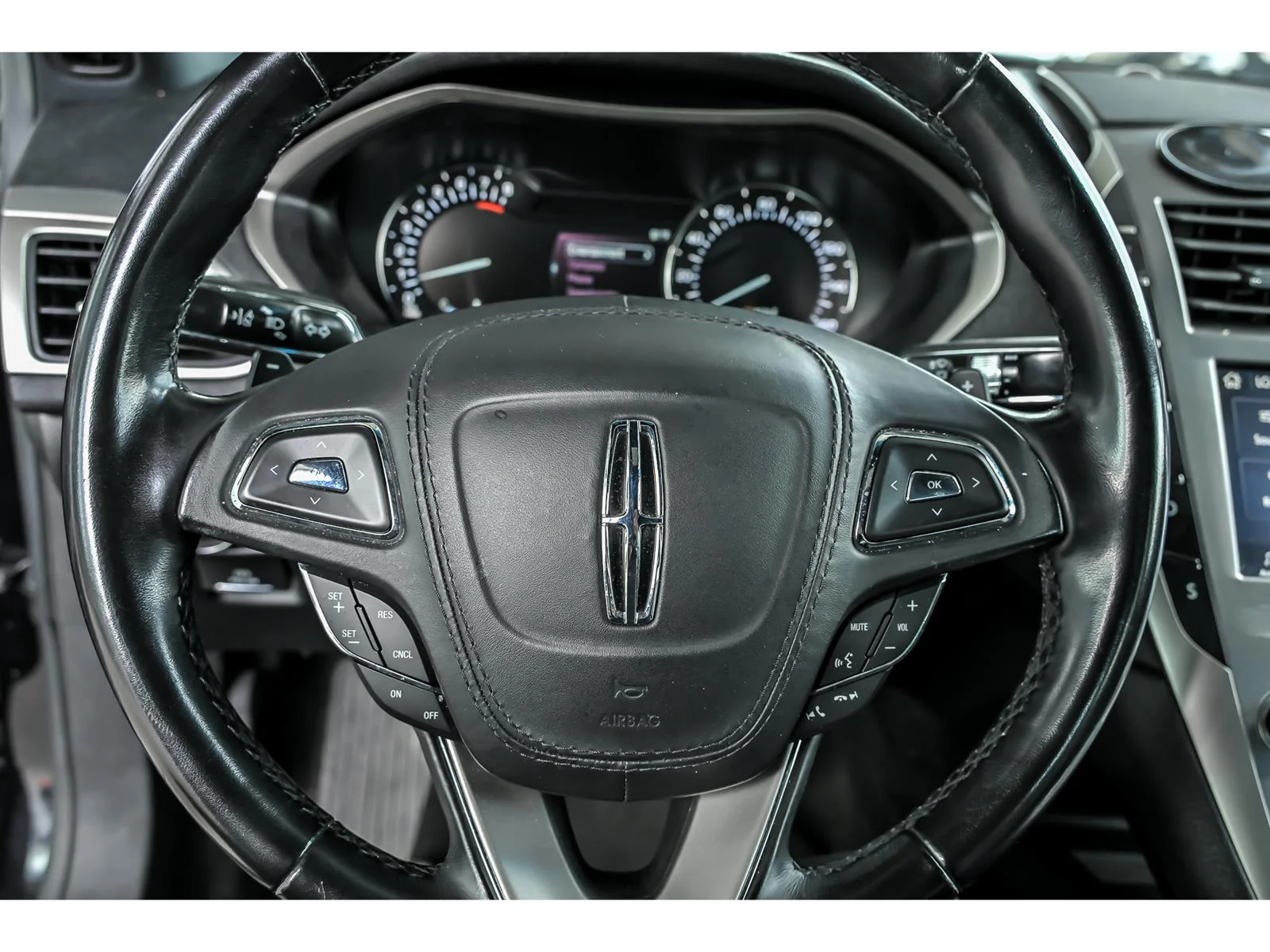 Used 2019 Black Lincoln  image 17