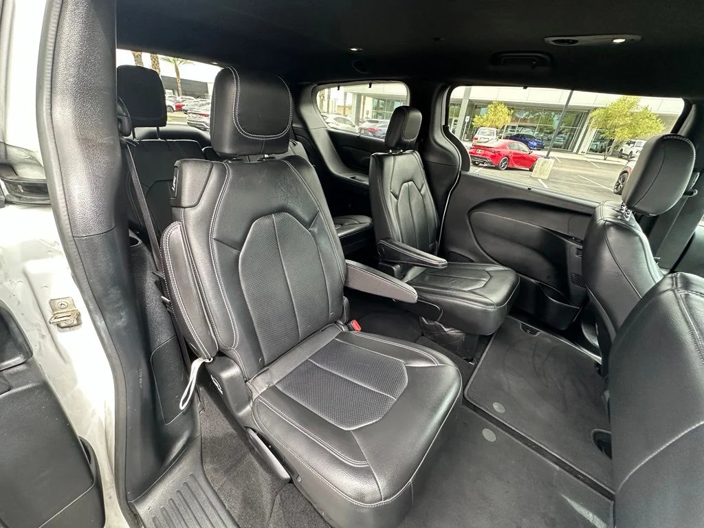 Used 2018 White Chrysler Touring L image 22