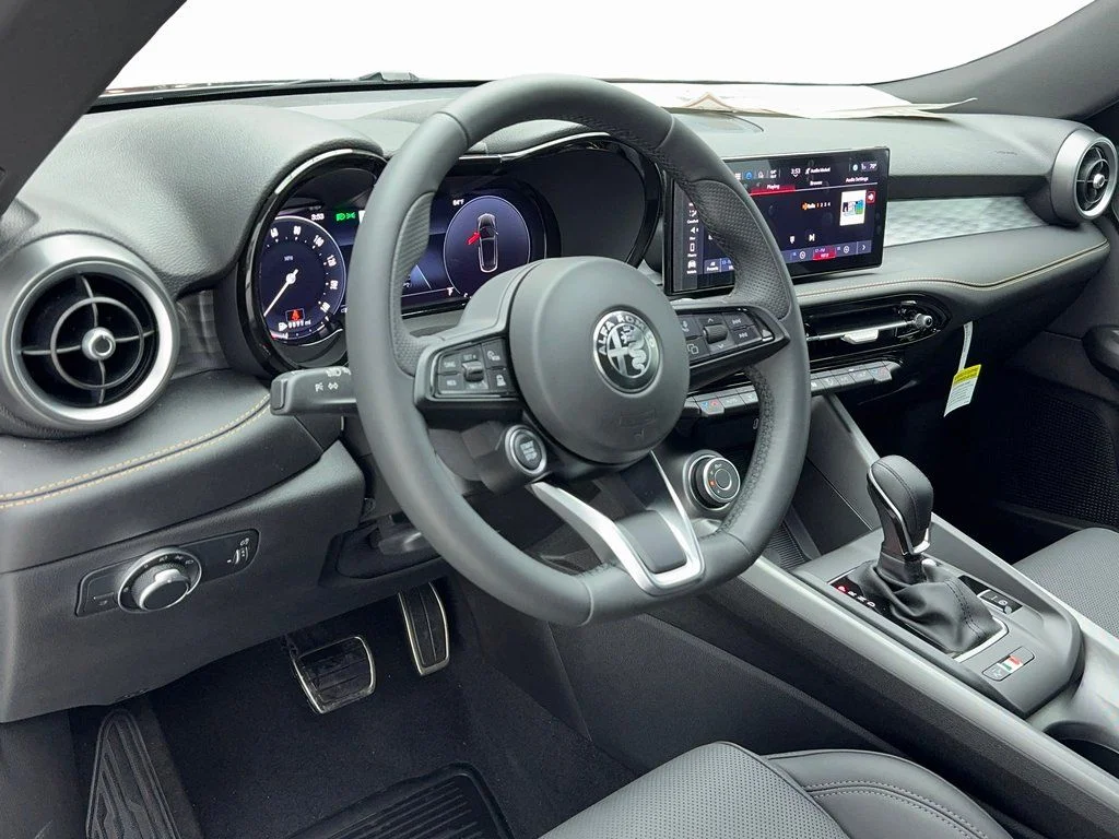 New 2025 Silver Alfa Romeo Base image 13