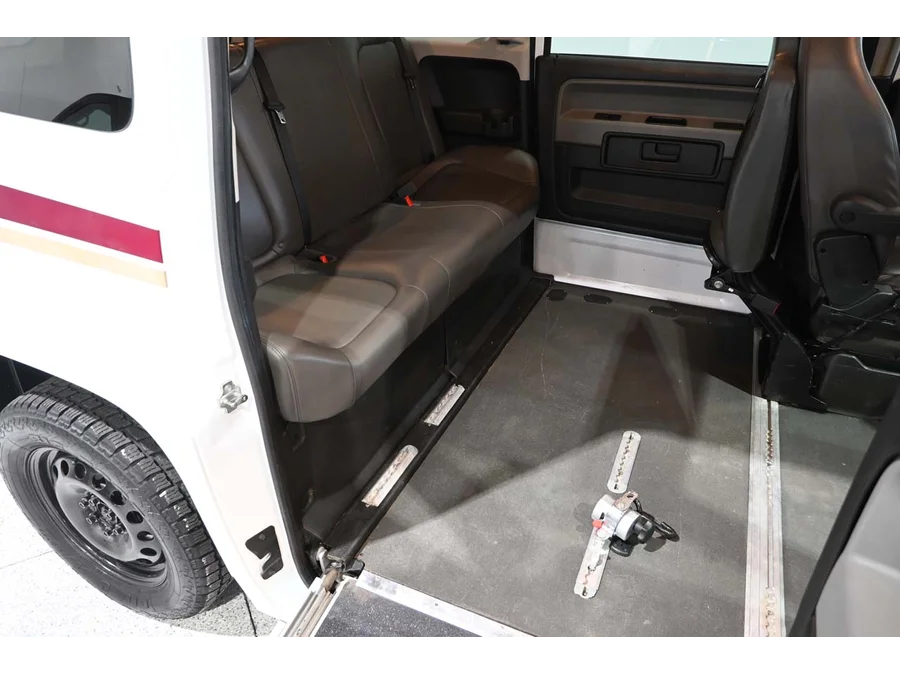 Used 2014 WHITE VPG DX Mobility Handicap Van image 19