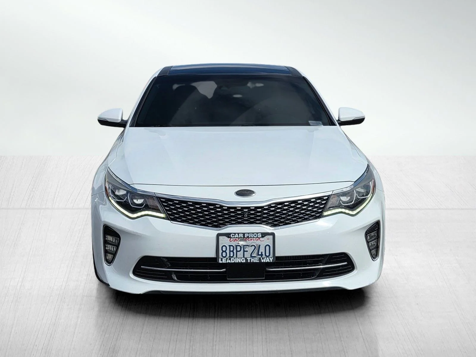 Used 2018 Snow White Pearl Kia SX image 2