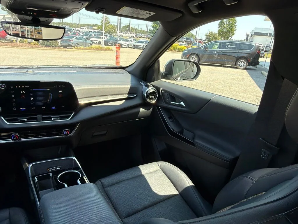 Used 2025 Black Chevrolet LT image 28