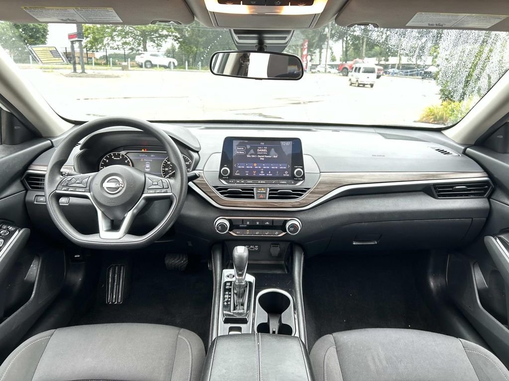 Used 2023 White Nissan 2.5 SV image 19