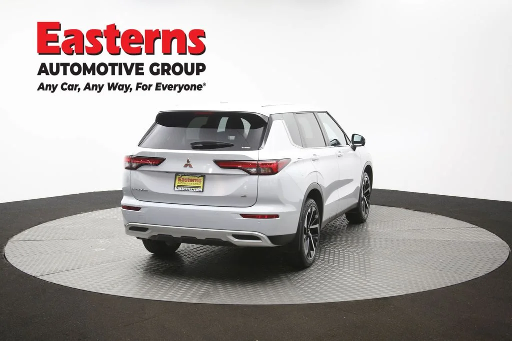 Used 2024 White Mitsubishi SE image 38