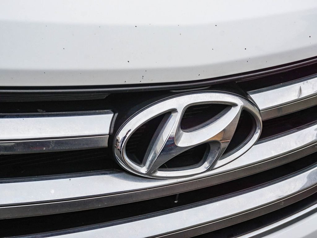Used 2014 White Hyundai Base image 11