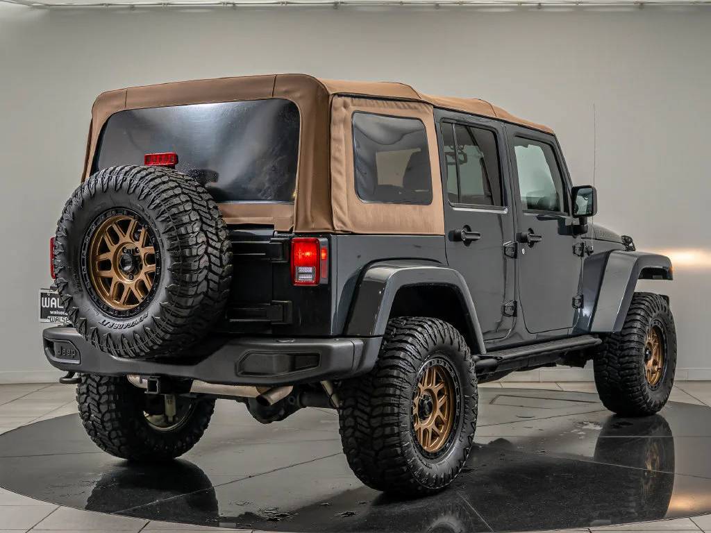 Used 2018 Rhino Clearcoat Jeep Unlimited Sport image 5