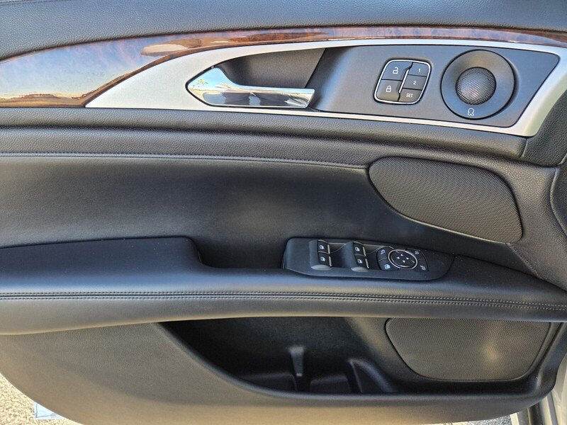 Used 2019 Silver Lincoln Reserve image 24