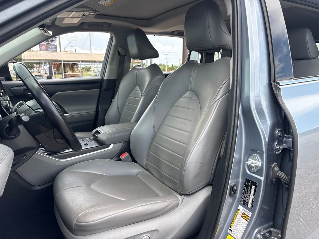Used 2021  Toyota XLE image 7