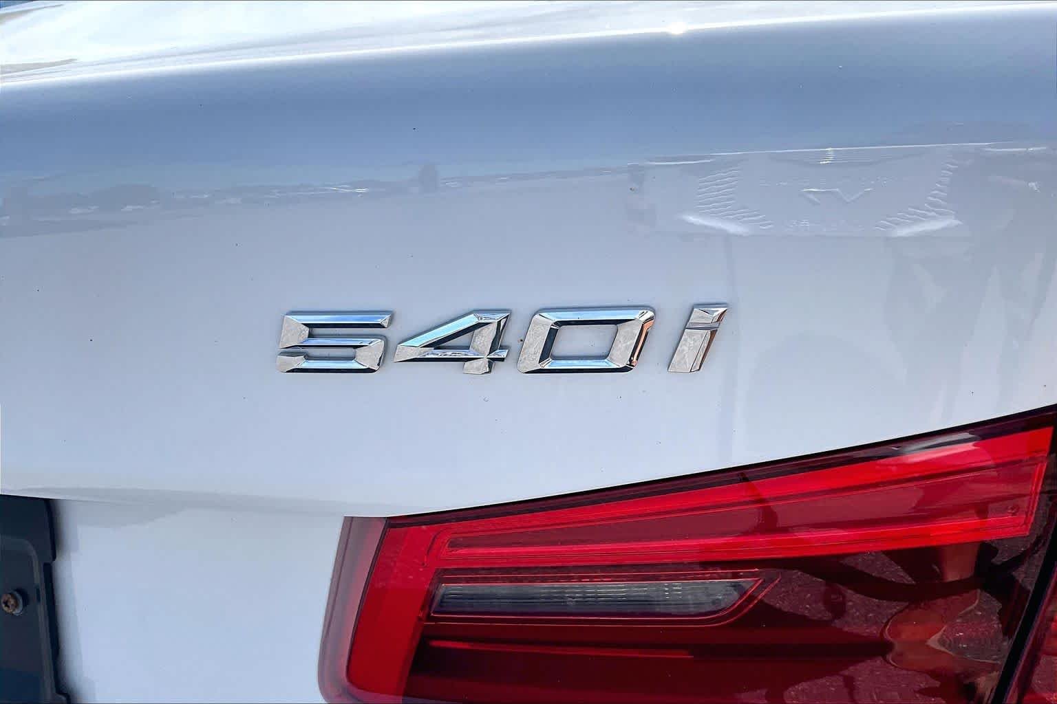 Used 2019 Alpine White BMW 540i xDrive image 10