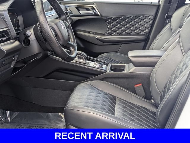 Used 2024  Mitsubishi SEL image 12
