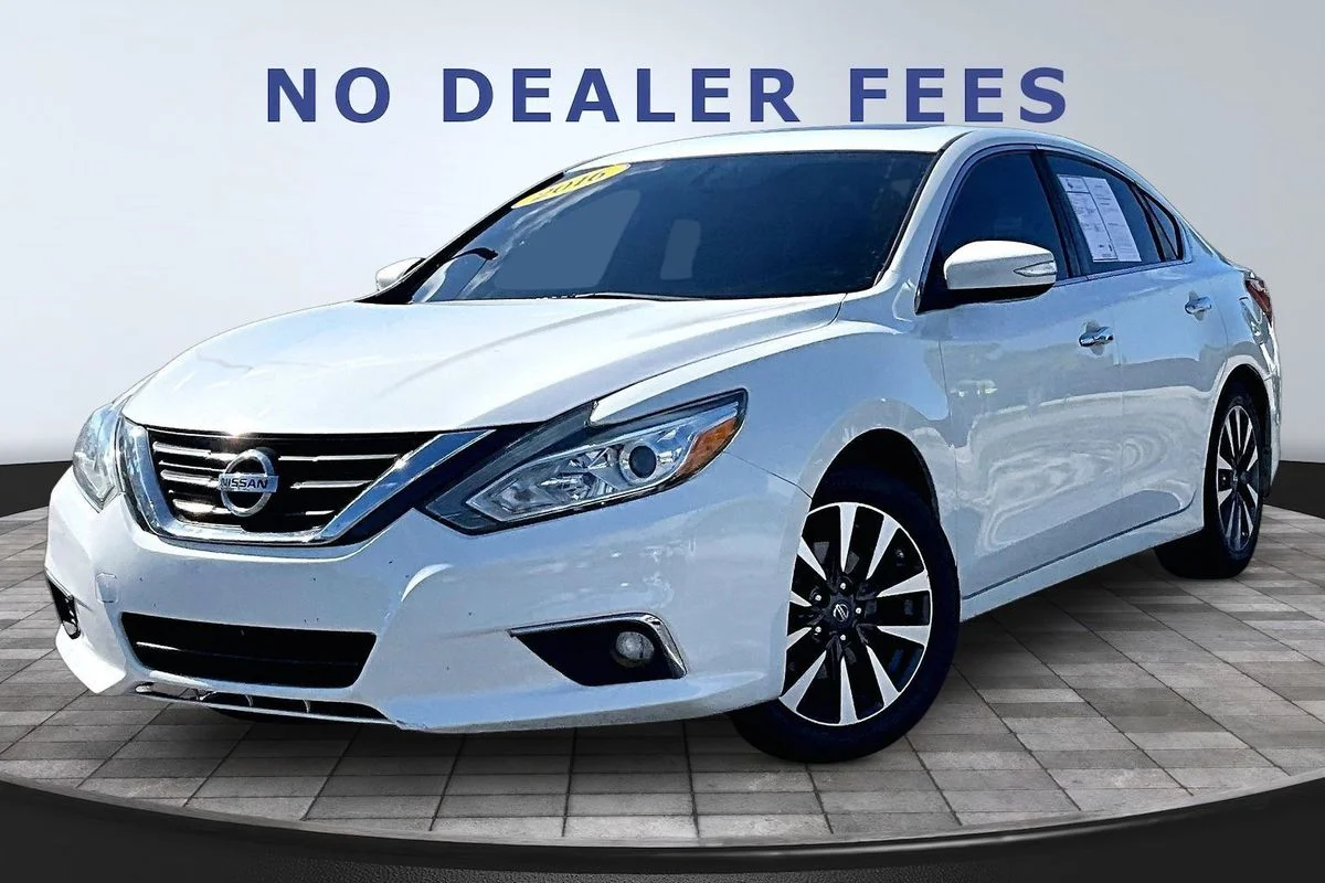 Used 2016 White Nissan 2.5 SV image 1