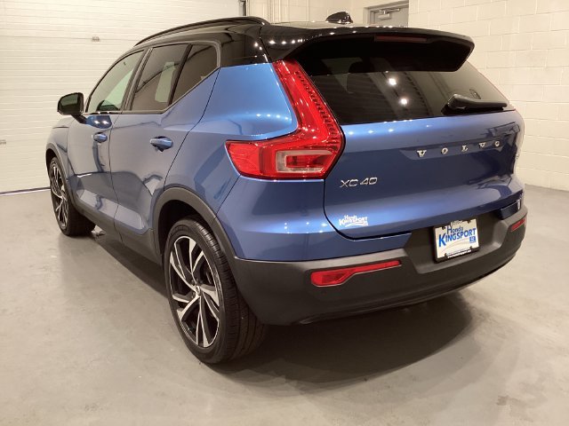 Used 2021 Blue Volvo R-Design image 18