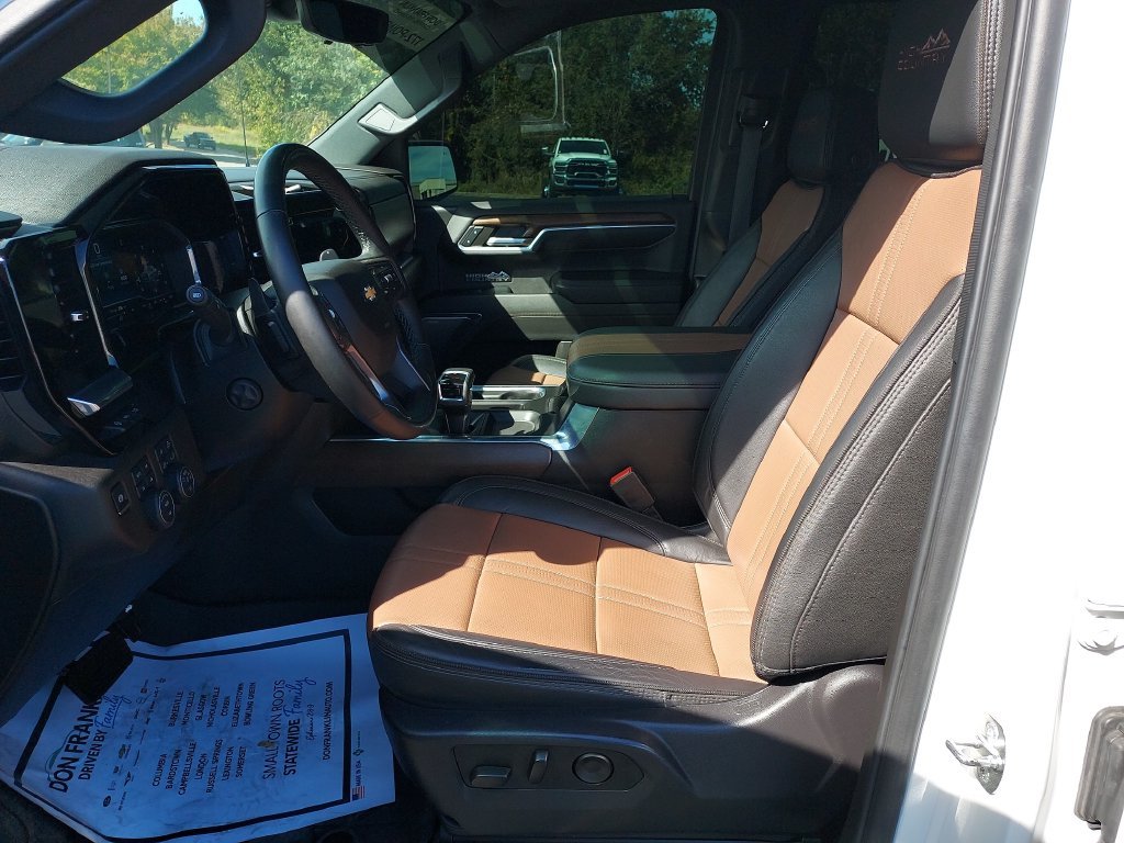Used 2024 Beige Chevrolet High Country image 13