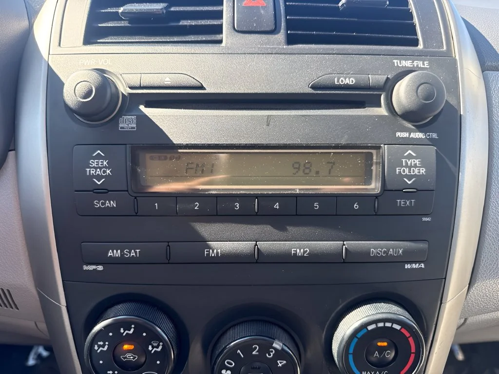 Used 2009 Silver Toyota LE image 15