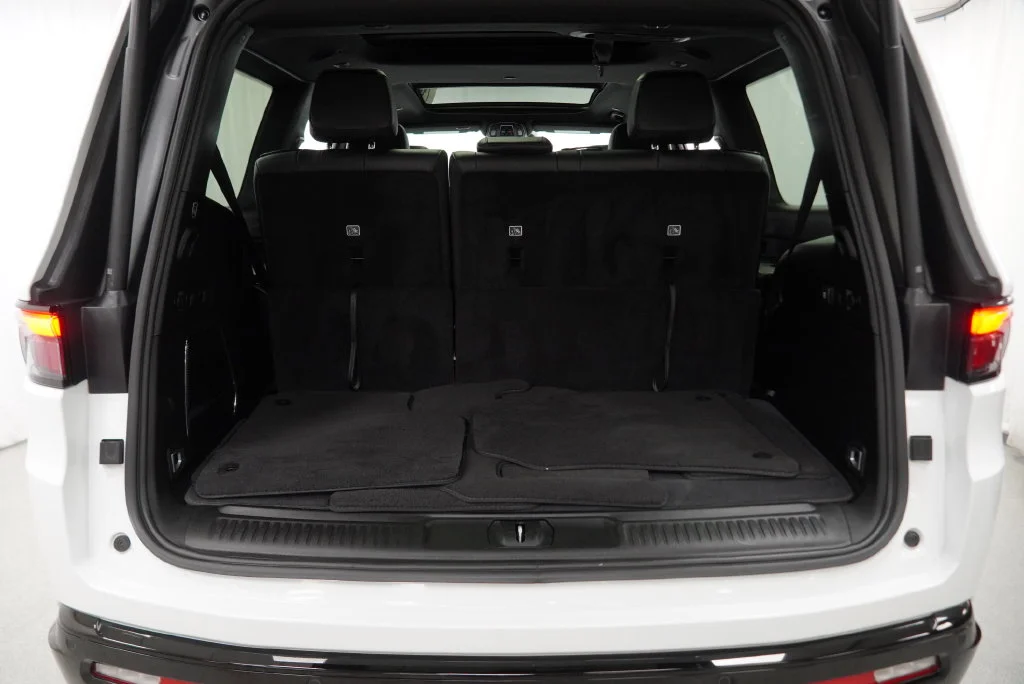 Used 2025 White Jeep Series II image 37