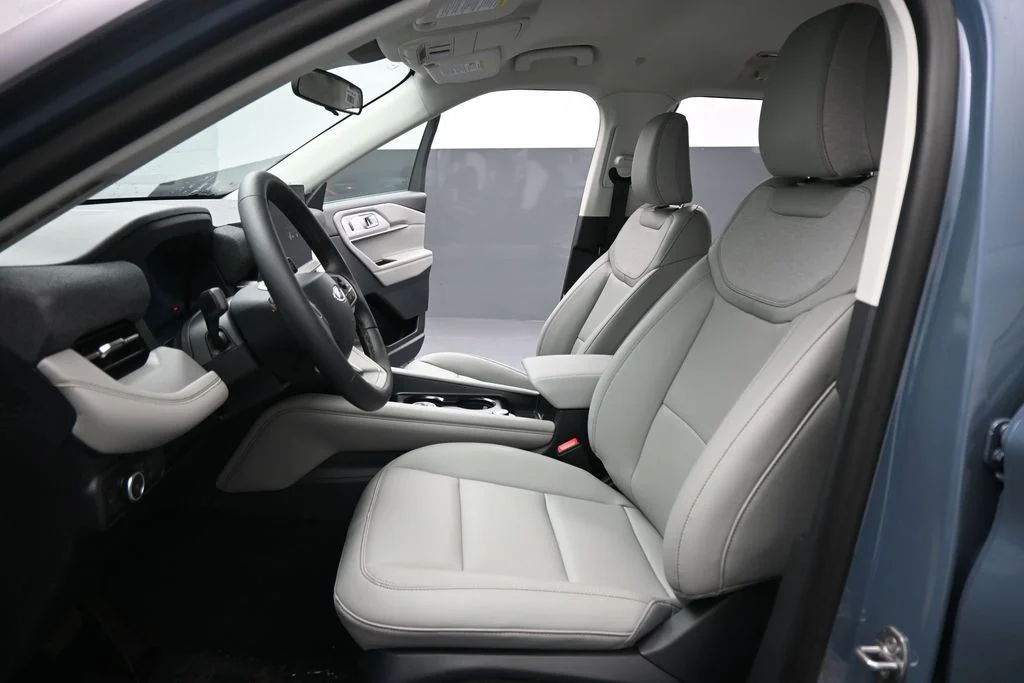 New 2026 Vapor Blue Metallic Ford Active image 9