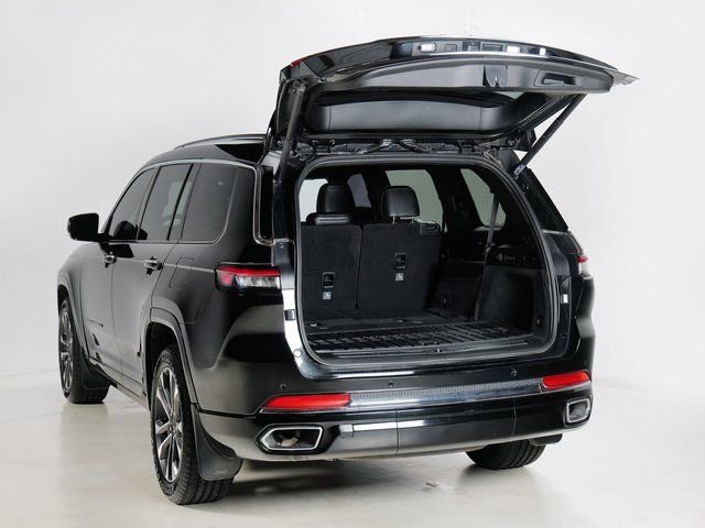 Used 2022 Diamond Black Jeep Overland image 31