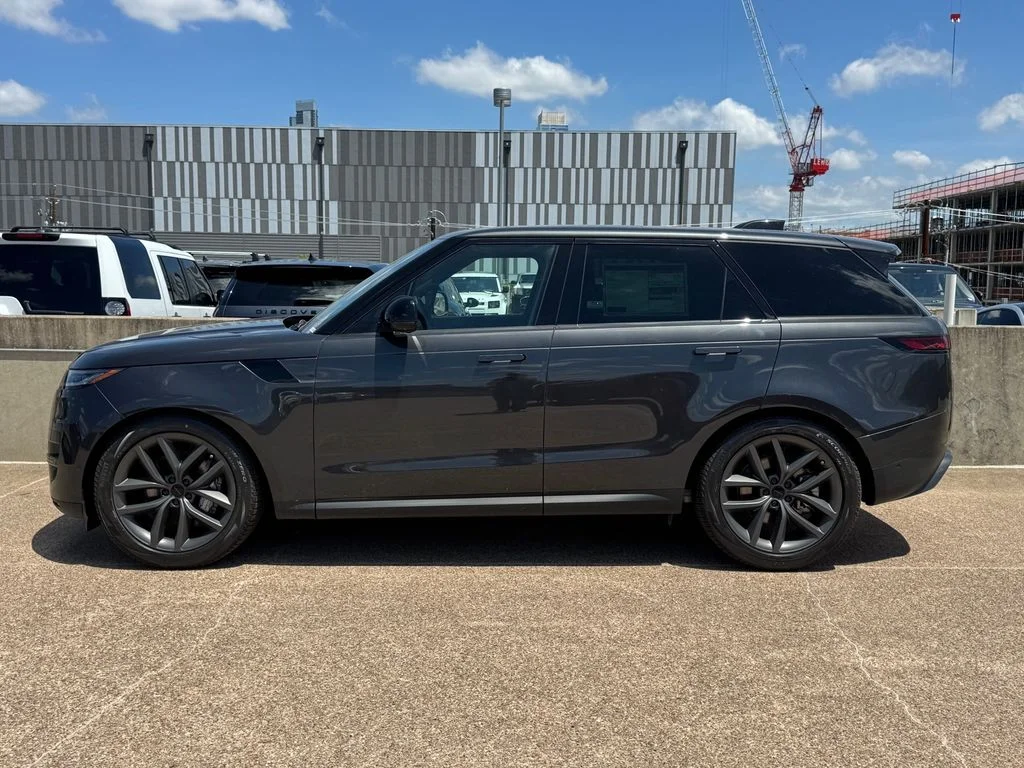 New 2026 Carpathian Gray Premium Metallic Land Rover SE image 4