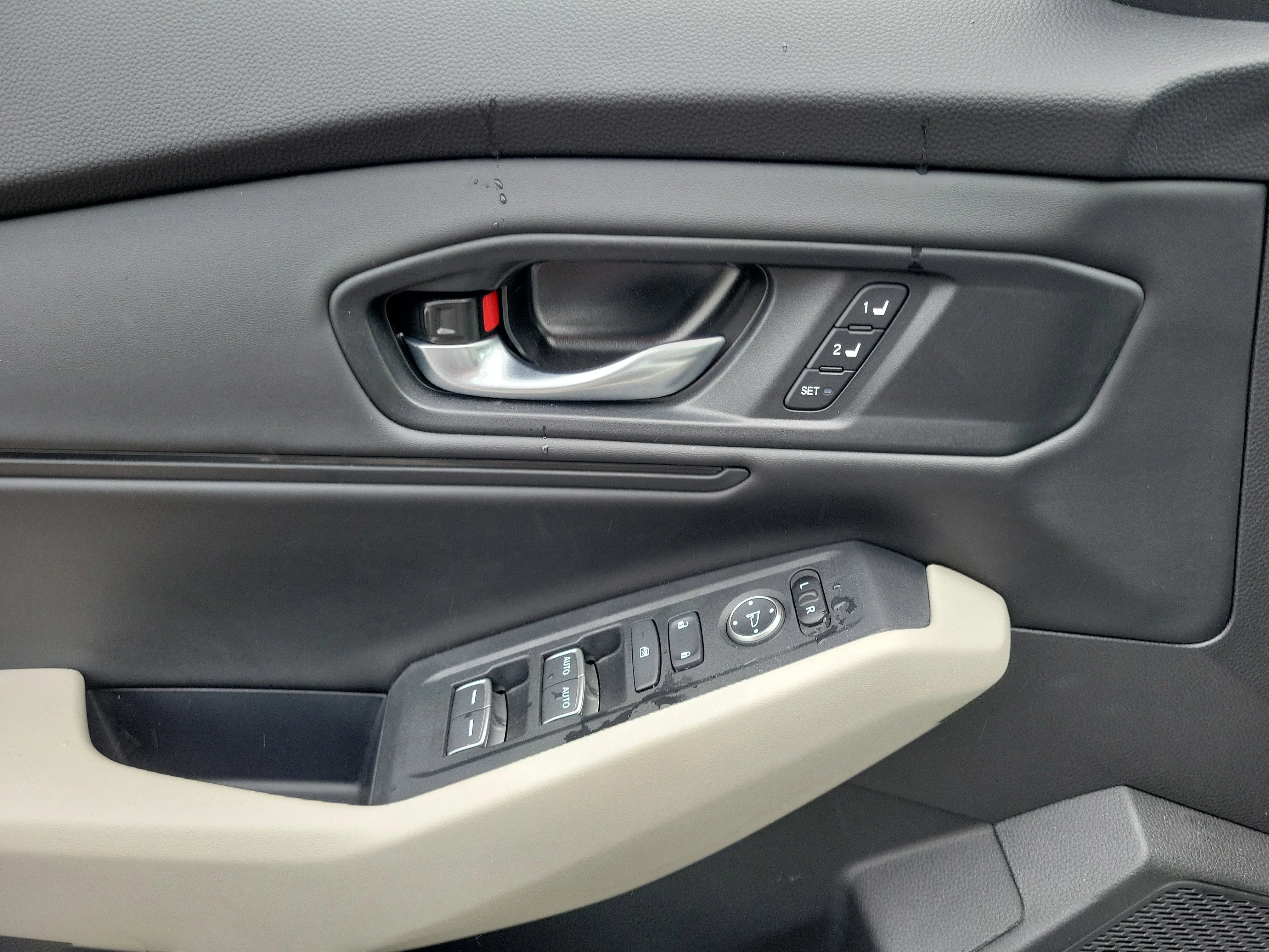Used 2025 WHITE Honda EX-L image 17