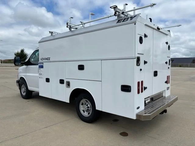 New 2026 Summit White Chevrolet 1WT image 32