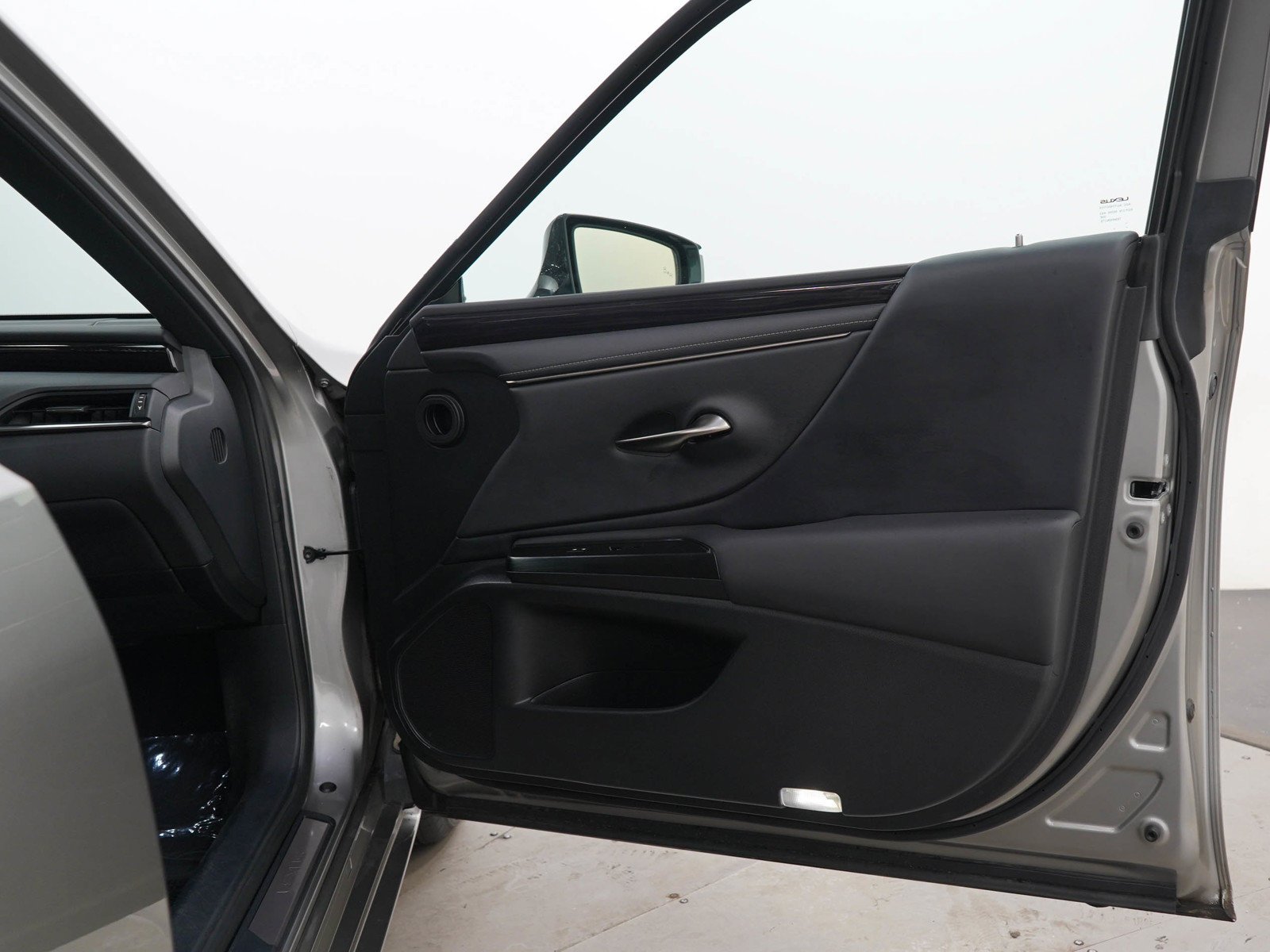 Used 2021  Lexus ES 350 image 9