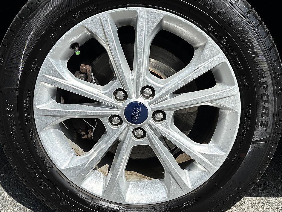 Used 2018 Magnetic Ford SE image 8
