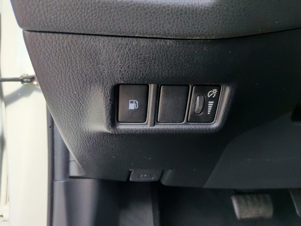 Used 2020 White Toyota LE image 16