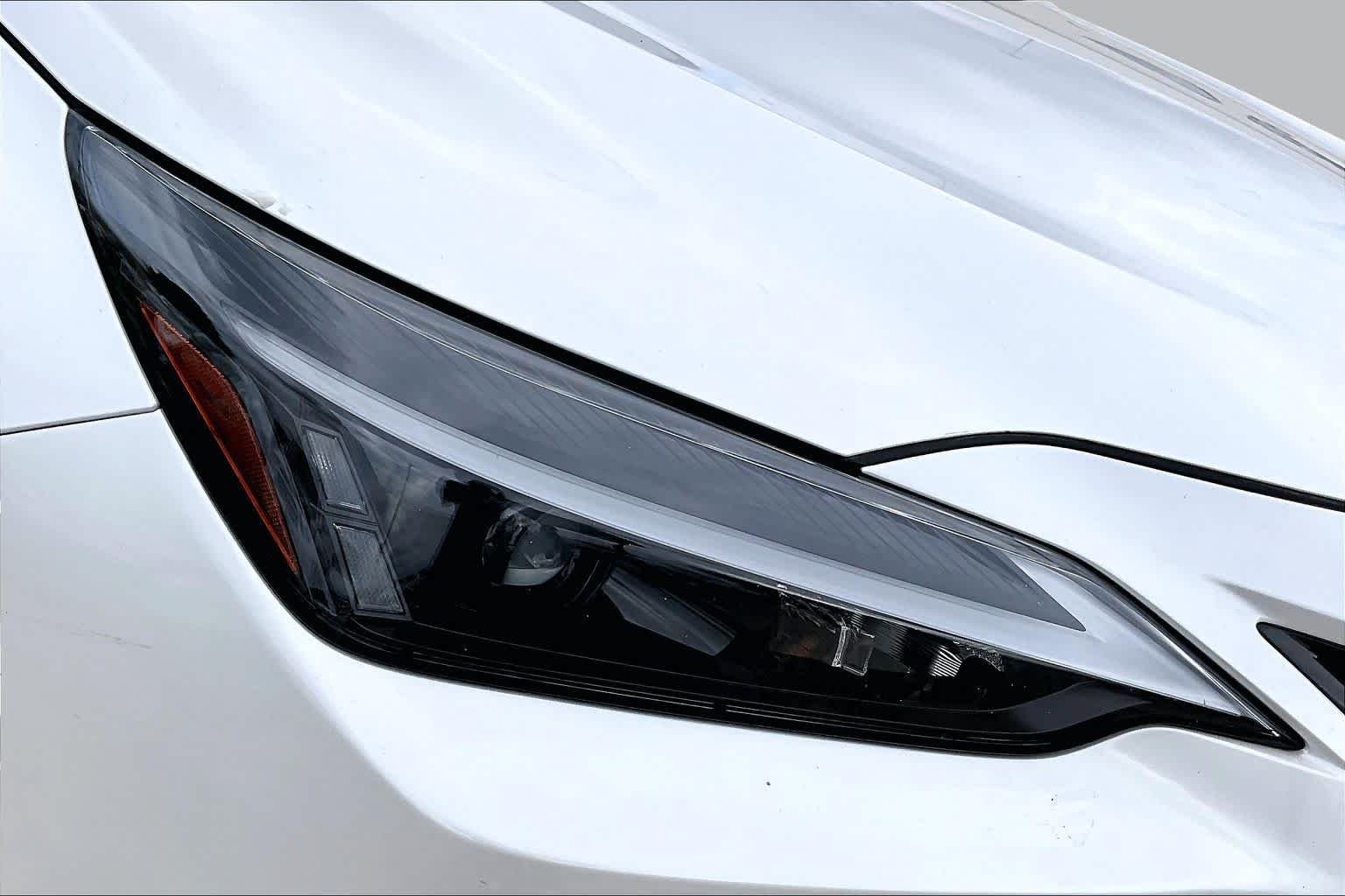 Used 2024 Eminent White Pearl Lexus Premium image 25