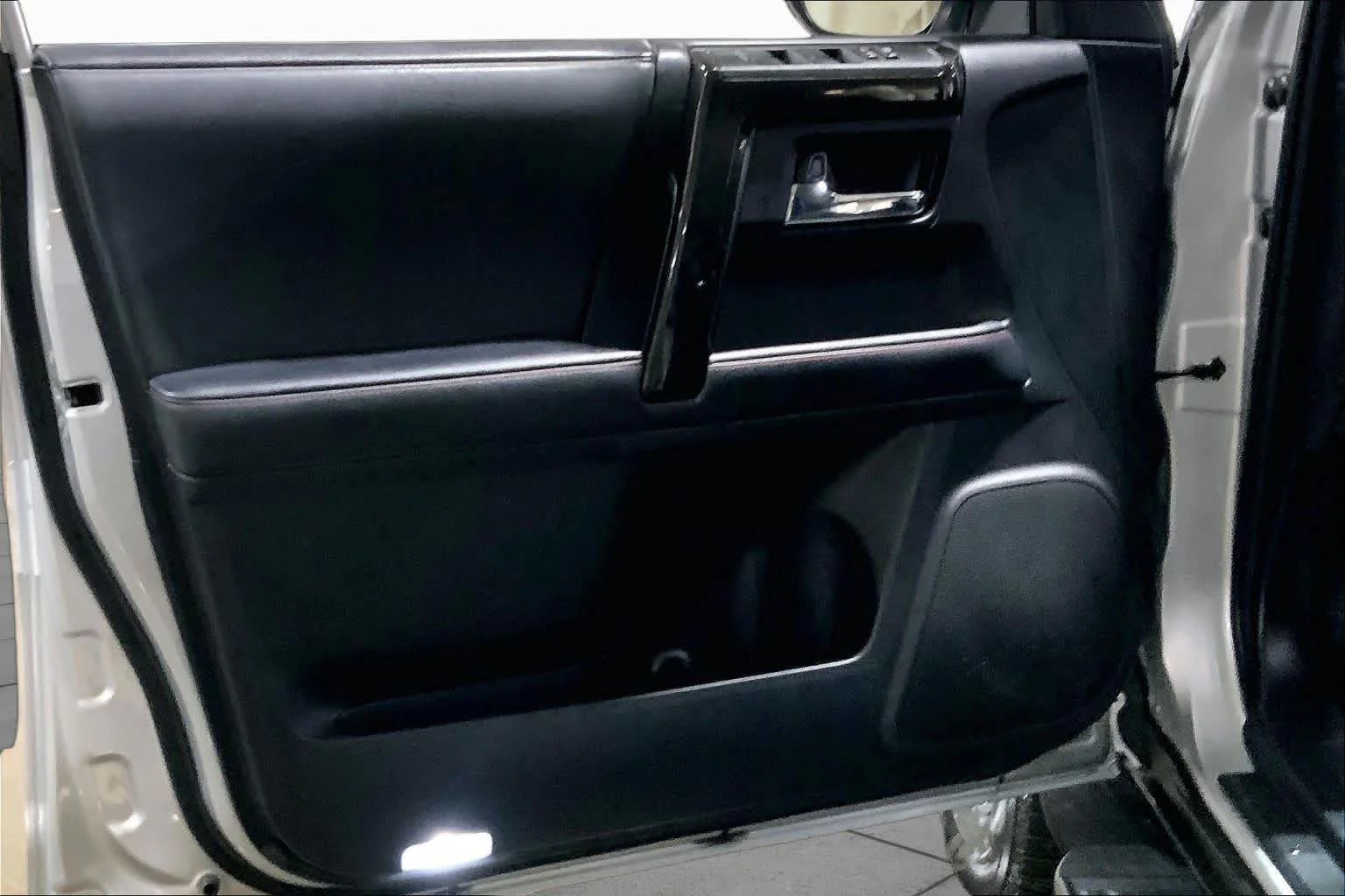 Used 2020 Classic Silver Metallic Toyota SR5 image 21