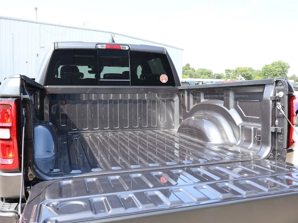 New 2026 Granite Crystal Metallic Clear-Coat Exterior Paint RAM Laramie image 15