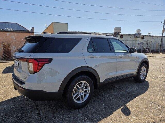 New 2027 Avalanche Gray Ford Active image 5