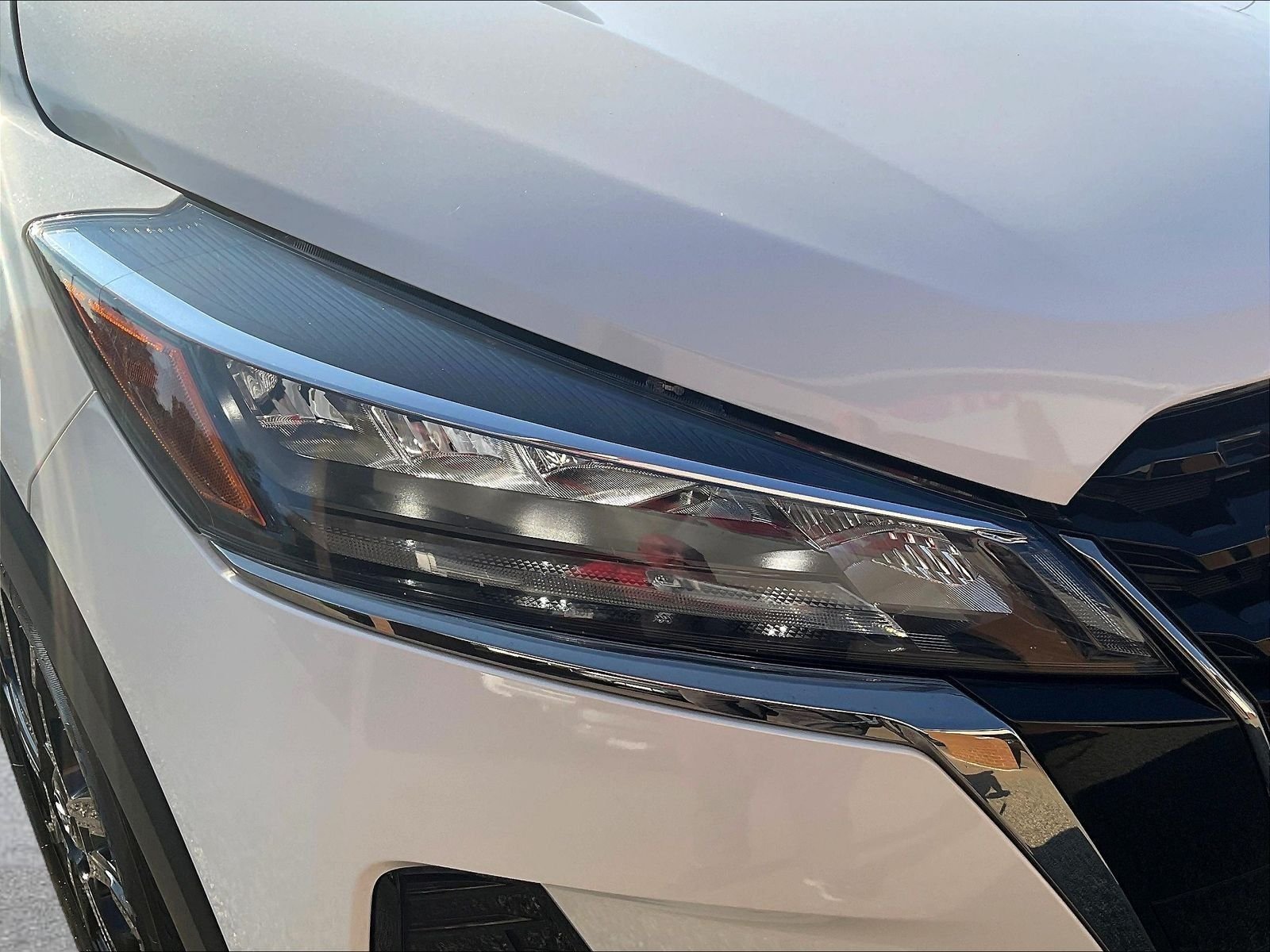 Used 2024 White Nissan SR image 34