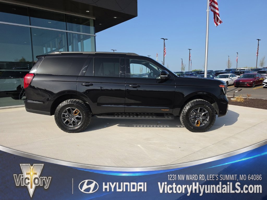 Used 2025  Ford Tremor image 6