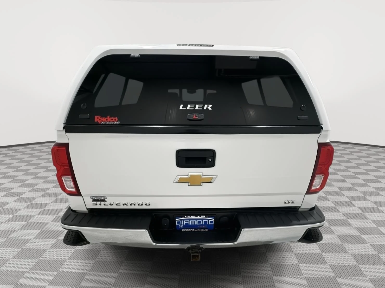 Used 2018 SUMMIT WHITE Chevrolet LTZ image 4