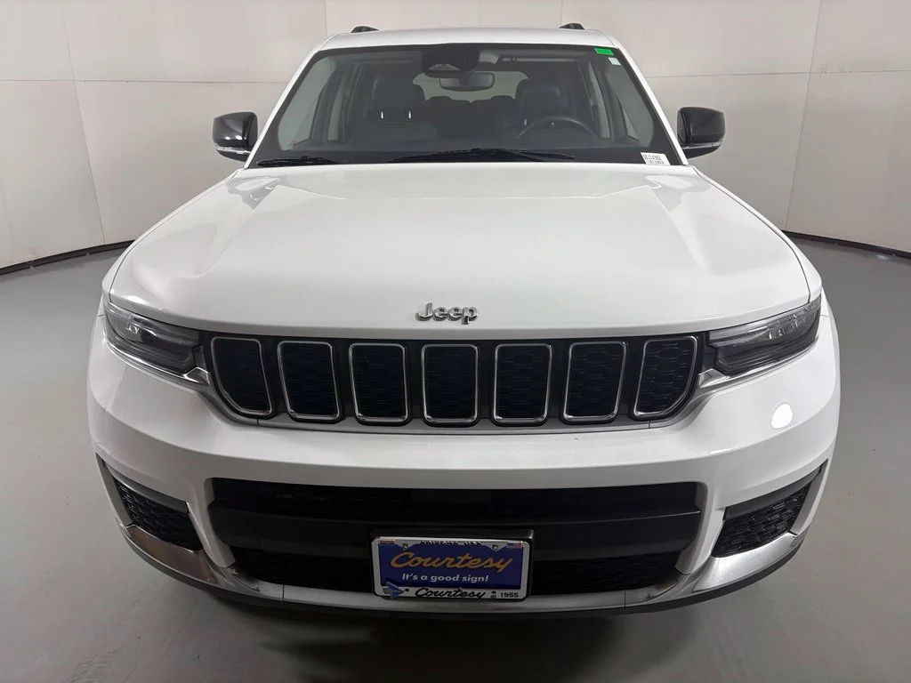 Used 2022 White Jeep Limited image 3