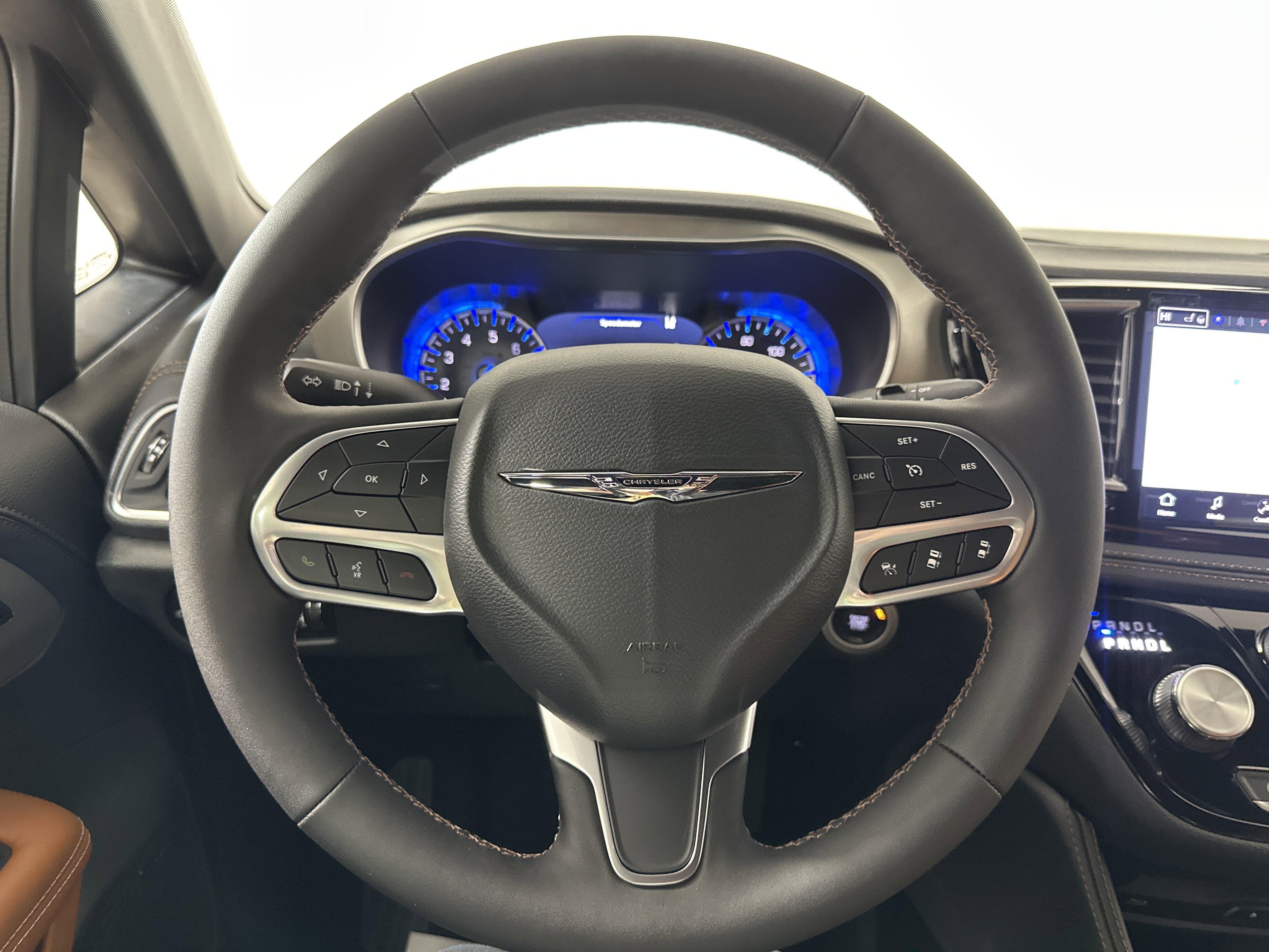 New 2026 Bright White Clear-Coat Exterior Paint Chrysler Pinnacle image 12
