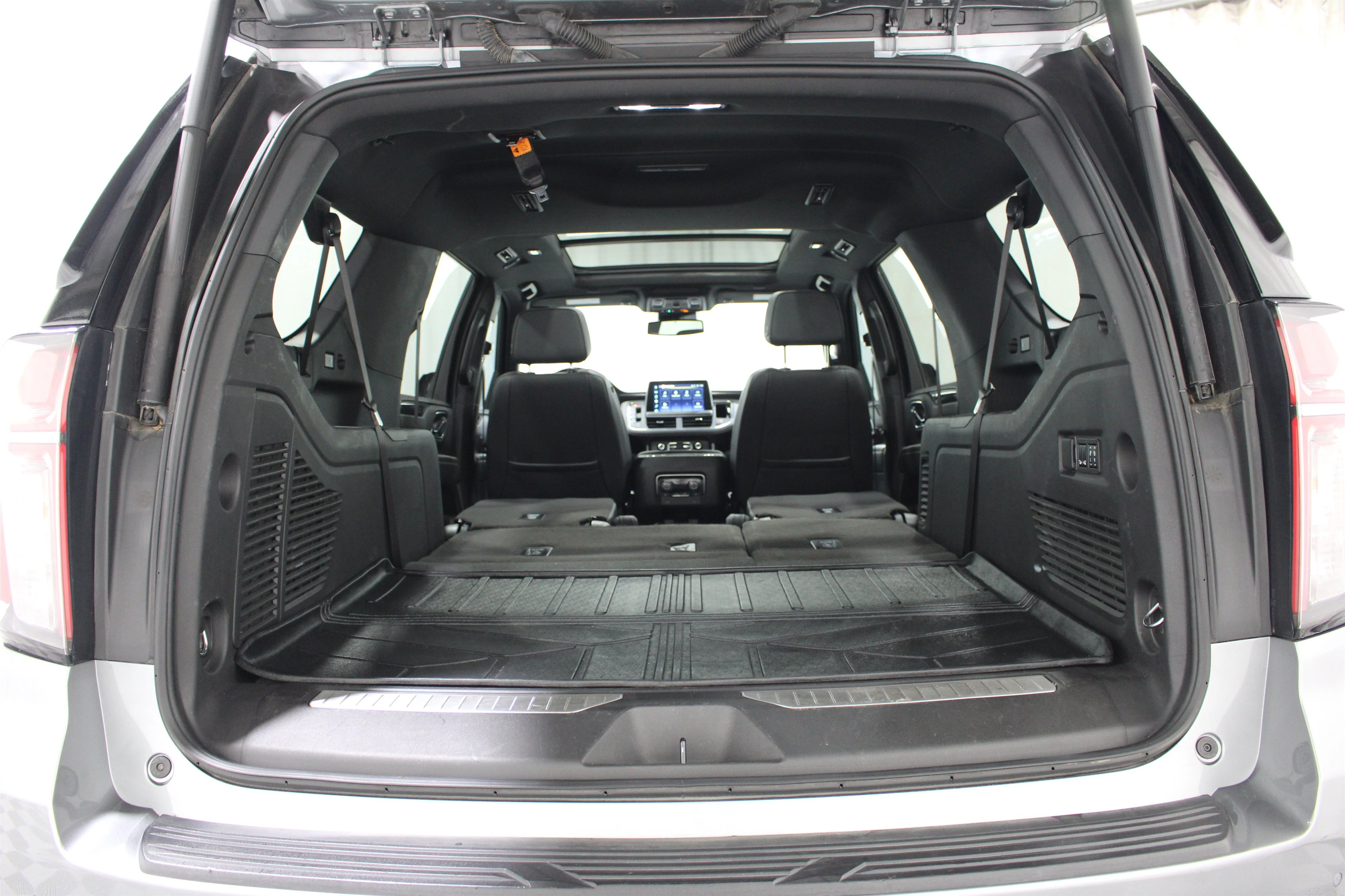 2024 Chevrolet Suburban RST - Photo 24