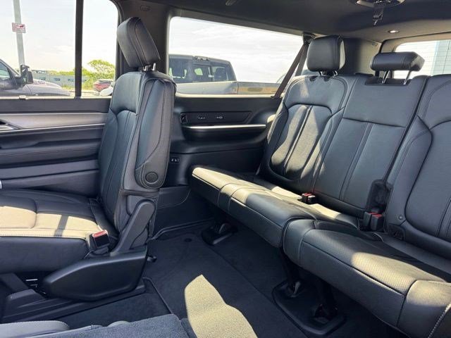 New 2026 Fathom Blue Pearlcoat Jeep Limited Reserve image 31