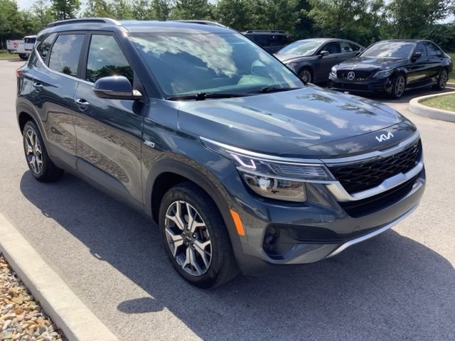 Used 2022 Black Kia EX image 3